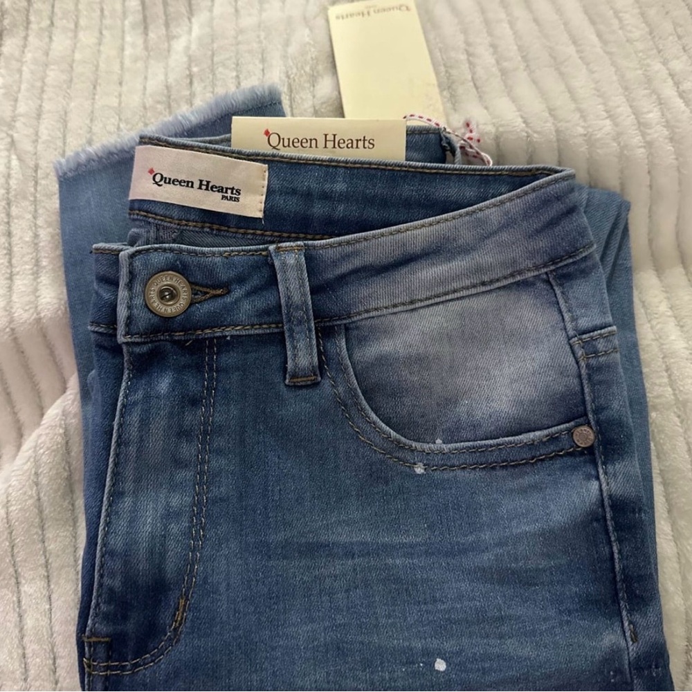 Queen Hearts Women's Jeans M Skinny Crop High Low Hem NWT